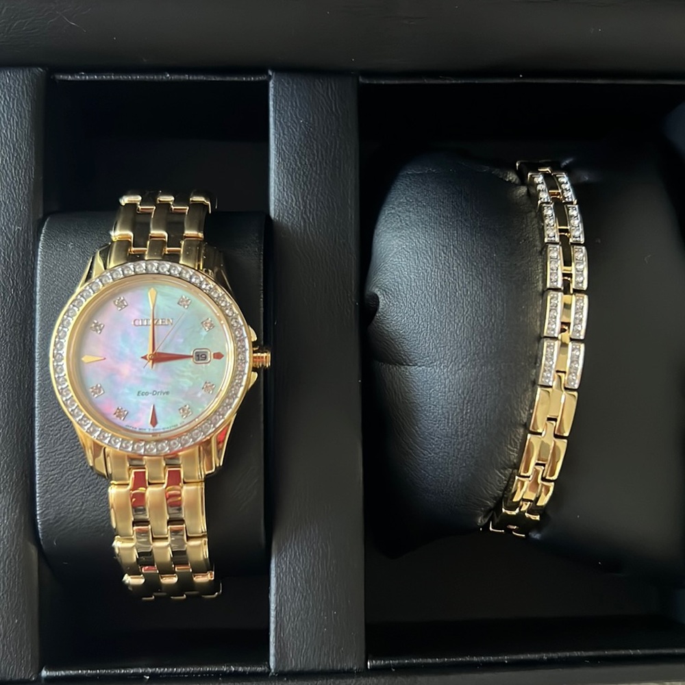 Citizens woman’s watch boxed set, eco drive